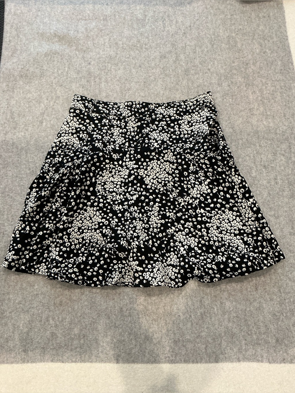 Le Temps Des Cerises Black and White Floral A-Line Skirt/SKORT
